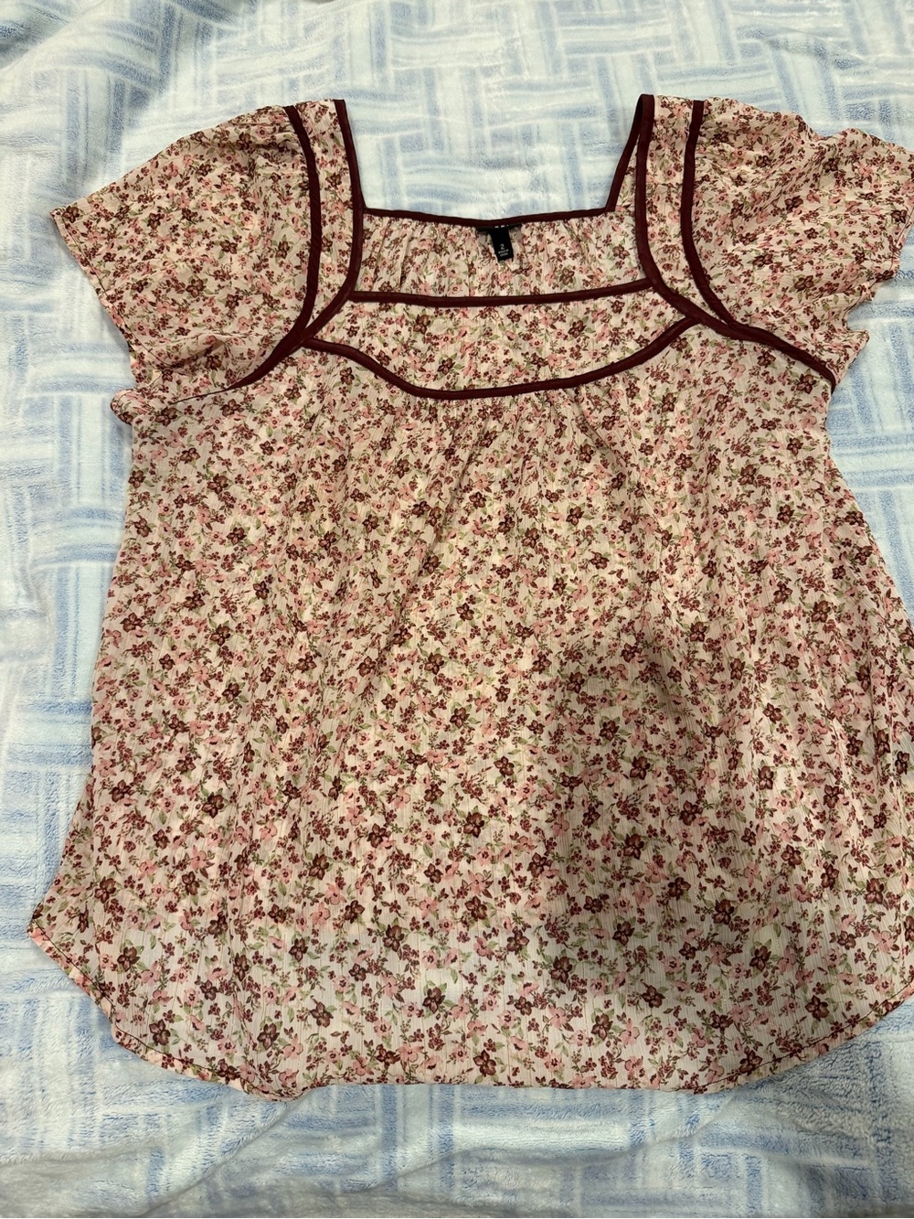 TORRID cream and burgundy flutter sleeve top